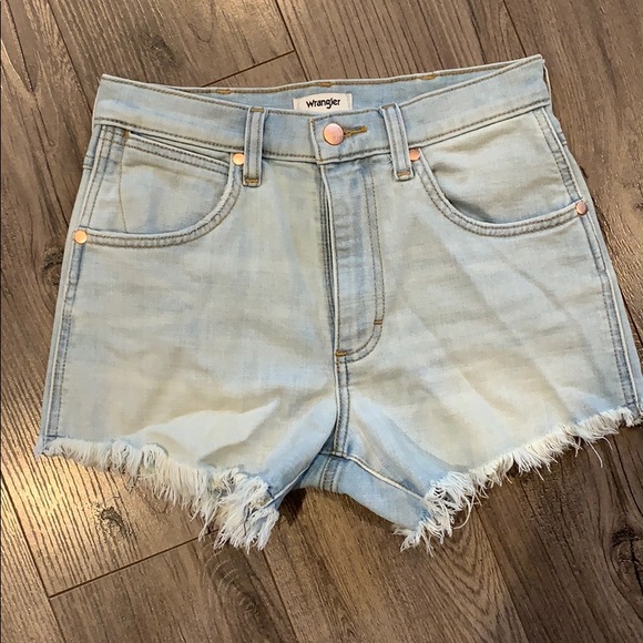 Wrangler high rise shorts - Picture 2 of 3